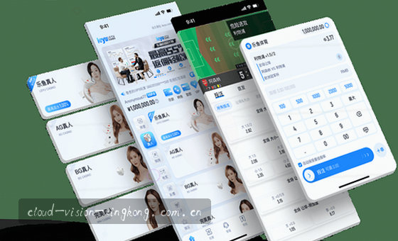 图片内容：一位女孩微笑举着咖啡杯